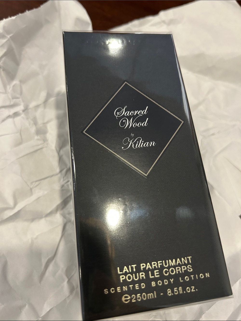 Kilian Sacred Wood Scented Body Lotion — Black